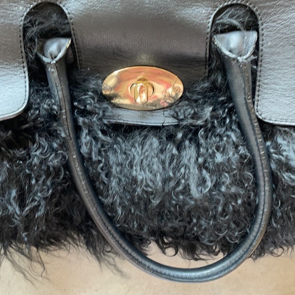 Beautifully soft leather curly sheepskin handbag - Picture 9 of 9